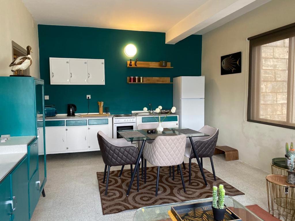 Apartmán A Sea View Maisonette Right On The Waters Edge. St. Paul's Bay Exteriér fotografie