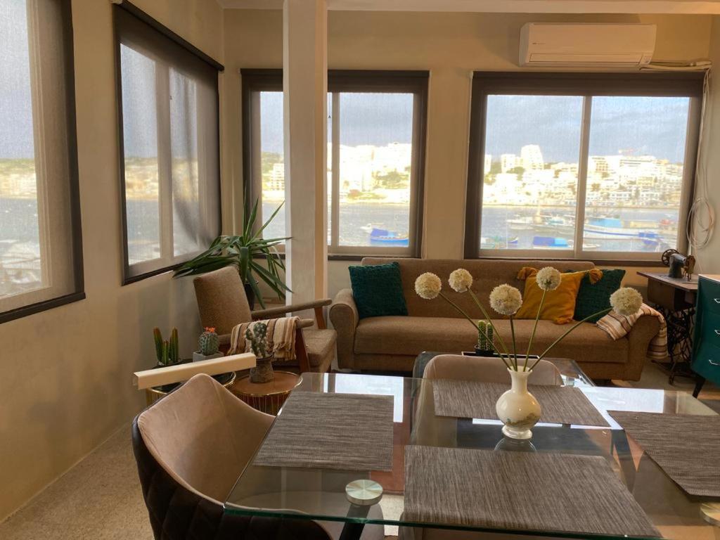Apartmán A Sea View Maisonette Right On The Waters Edge. St. Paul's Bay Exteriér fotografie